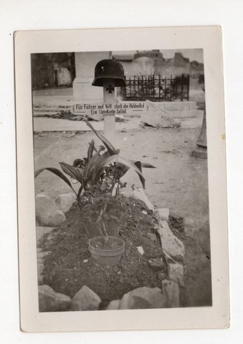 Foto soldatengrab stahlhelm - foto,